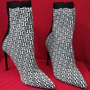 Black and White  Knit Ankle Boots Woman Size 12M